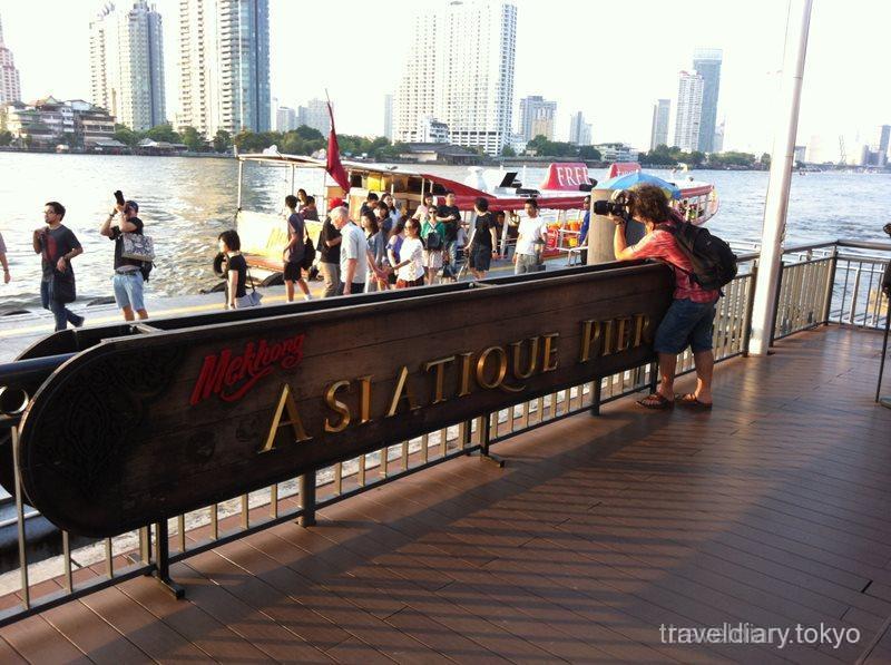 タイ  アジアティーク・ザ・リバーフロントへ無料ボートで 【タイ】