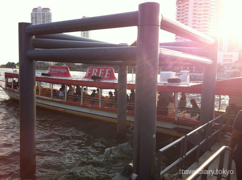 タイ  アジアティーク・ザ・リバーフロントへ無料ボートで 【タイ】