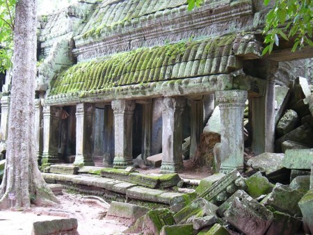 カンボジア  アンコール遺跡のタプロームで映画の世界へ 【カンボジア】