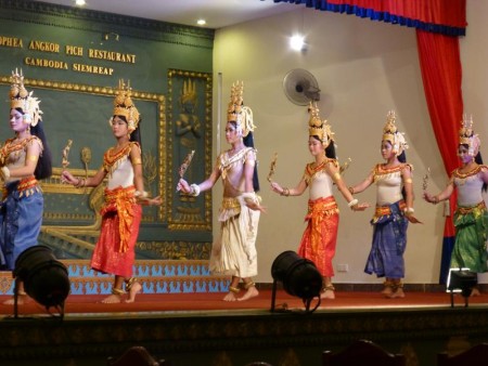 カンボジア  伝統舞踊アプサラダンスを見に行った話 【カンボジア】