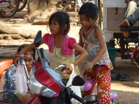 カンボジア  シェムリアップで見かけた美少女・美少年 【カンボジア】