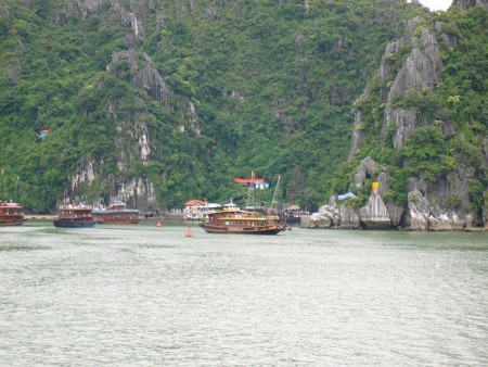 ベトナム  世界遺産 ハロン湾の素晴らしい景色 【ベトナム】