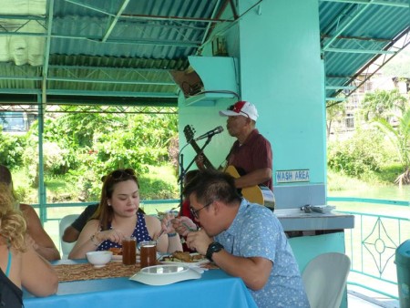 フィリピン  ボホール島観光_悪い目をしたターシャを見つけた