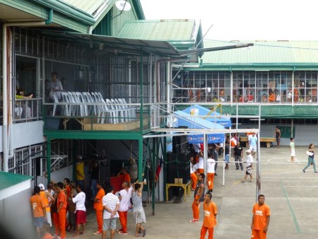 フィリピン  セブ刑務所（CPDRC）で月一回開催される囚人ダンス（前編）