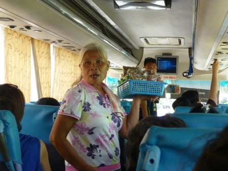 フィリピン  モアルボアルの安い食堂とかセブへのバス移動とか