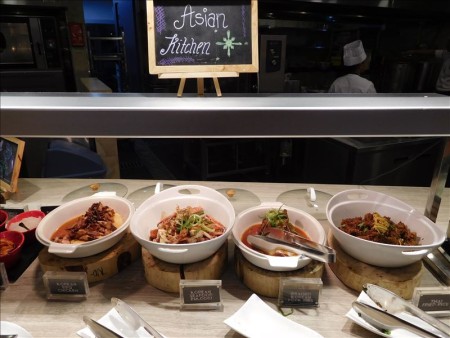 フィリピン  最大規模の食べ放題店 Vikingsで満腹_アジア料理