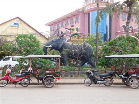 カンボジア  シェムリアップからプノンペンへのバス移動