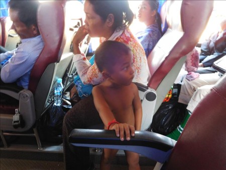 カンボジア  シェムリアップからプノンペンへのバス移動