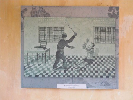 カンボジア  ポルポト率いるクメール・ルージュによる拷問_トゥールスレン博物館