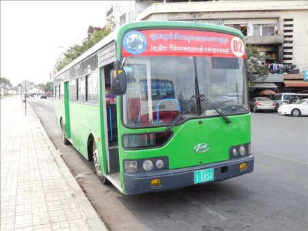 カンボジア  市内路線バスを利用してプノンペン市内観光