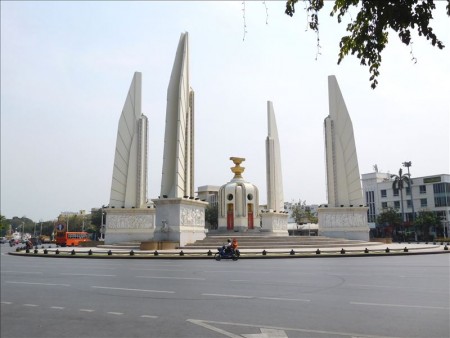 タイ  民主記念塔（Democracy Monument）周辺の屋台とか 【バンコク】