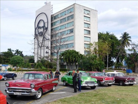 キューバ  革命広場でゲバラの肖像を見学_バスでの行き方【キューバ旅行】
