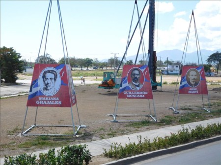 キューバ  サンティアゴ・デ・クーバの革命広場は大迫力 【キューバ旅行】