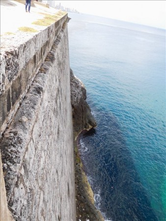 キューバ  世界遺産 ハバナのモロ要塞_城壁の眺めは迫力満点 【キューバ旅行】