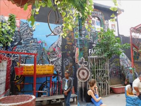 キューバ  カジェホン・デ・ハメルは奇抜なアートストリート 【キューバ旅行】