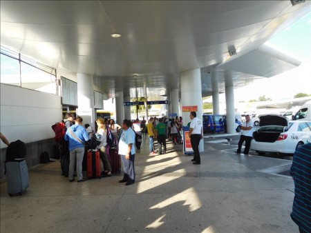 キューバ  ハバナからグアテマラへの大移動_ハバナの空港まで一般バスで約10円