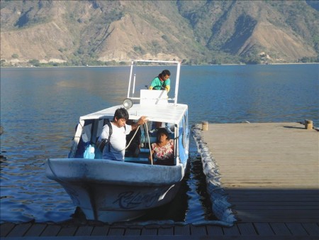 グアテマラ  アティトラン湖の高速ボートでパナハッチェルへ 【グアテマラ旅行】　