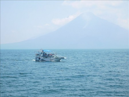 グアテマラ  アティトラン湖の高速ボートでパナハッチェルへ 【グアテマラ旅行】　