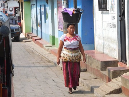 グアテマラ  民族衣装を身にまとったサンファンの美女たち 【グアテマラ旅行】