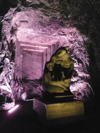 コロンビア  洞窟内に広がる幻想的な世界「シパキラ塩の大聖堂」 【ボゴタ】