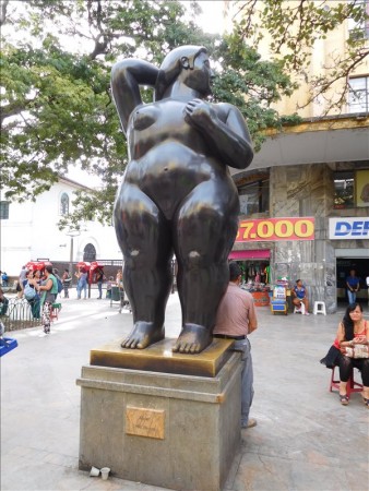 コロンビア  太っちょな銅像が並んでるボテロ広場 【メデジン】