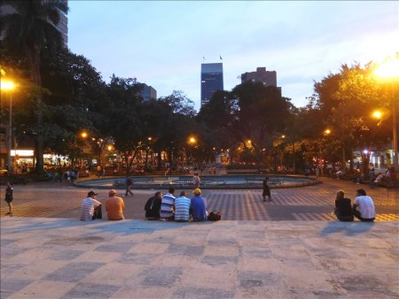 コロンビア  太っちょな銅像が並んでるボテロ広場 【メデジン】