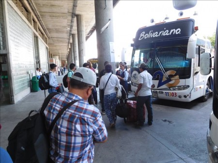 コロンビア  メデジン⇒イピアレス_ボリバリアーノ社のバスで20時間の快適移動