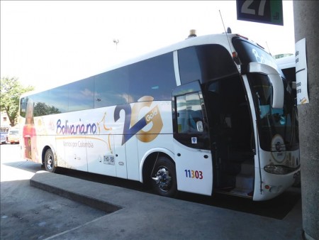 コロンビア  メデジン⇒イピアレス_ボリバリアーノ社のバスで20時間の快適移動