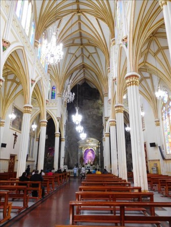 コロンビア  世界一美しい教会「ラス・ラハス教会」_それって本当？【イピアレス】