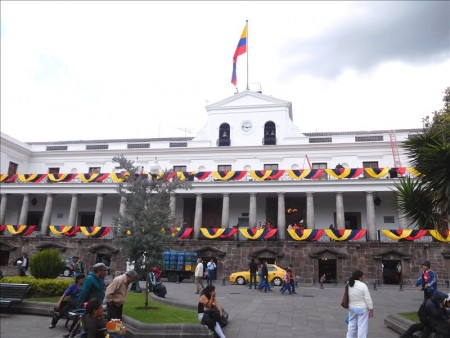 エクアドル  世界遺産「キトの旧市街」の中心地と言えば独立広場 【キト】