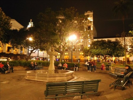 エクアドル  キトで食べた定食とか夜の街を散策とかいろいろ