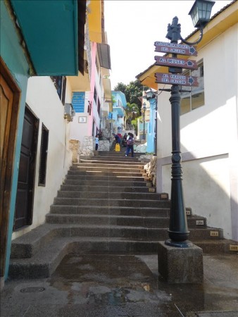 エクアドル  グアヤキルの街をブラブラと散策