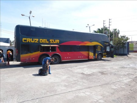 ペルー  今日も朝からCruz del Sulのバスで長距離移動_リマ ⇒ ナスカ