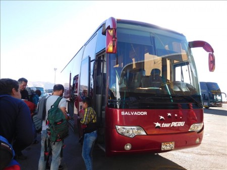 ペルー  プーノ ⇒ コパカバーナのバス移動 【陸路国境越え】
