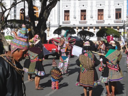 ボリビア  ウユニ ⇒ スクレへバス移動_世界遺産スクレの街をブラブラ散策