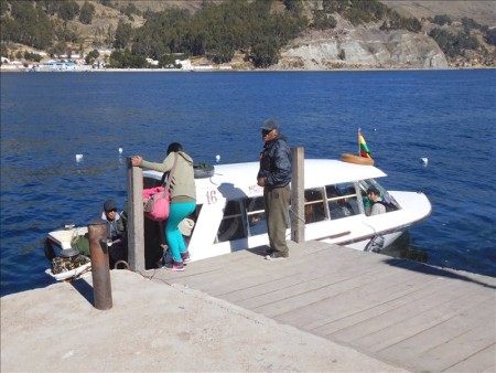 ボリビア  ラパス ⇒ コパカバーナのバス移動_今回も湖の上をバスが。。