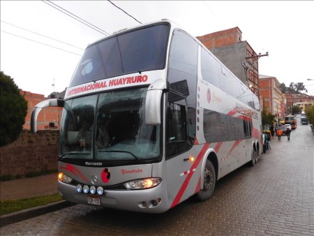 ボリビア  コパカバーナ ⇒ クスコへのバス（3列シート）移動