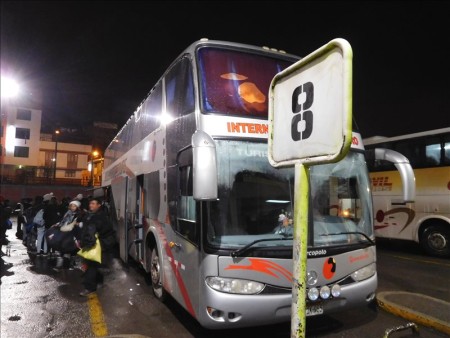 ボリビア  コパカバーナ ⇒ クスコへのバス（3列シート）移動