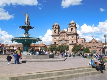 ペルー  クスコのアルマス広場は別格