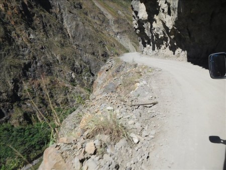 ペルー  線路を歩いてマチュピチュ村へ