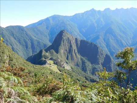 ペルー  マチュピチュ遺跡からマチュピチュ山へ