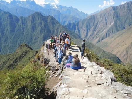 ペルー  マチュピチュ遺跡からマチュピチュ山へ