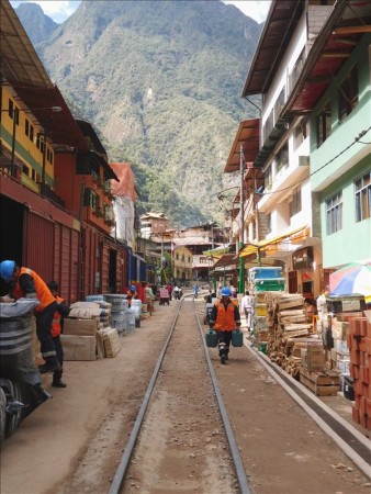 ペルー  マチュピチュ村からクスコへの移動