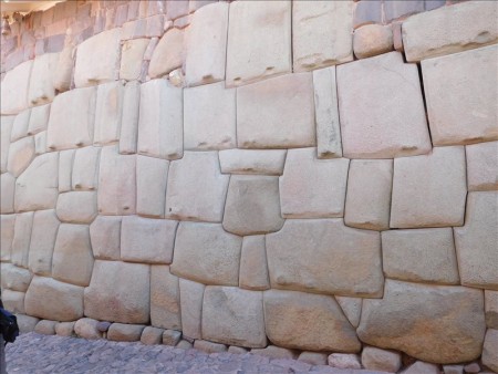 ペルー  インカ帝国 第9代皇帝 パチャクテクのモニュメントに登ってきた