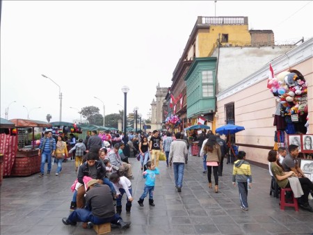 ペルー  リマのアルマス広場周辺を散策