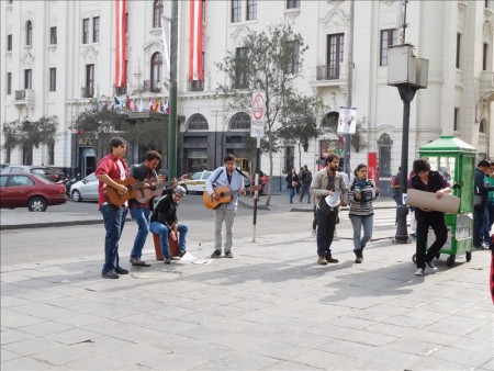 ペルー  リマのアルマス広場周辺を散策