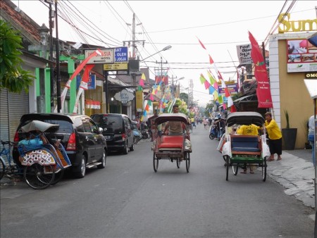 インドネシア  レンタルバイクに乗ってジョグジャカルタの街を散策