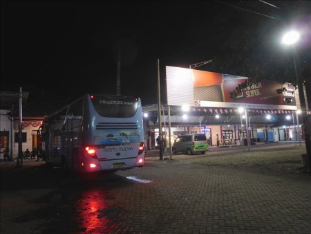 インドネシア  ジョグジャカルタ ⇒ バリ島へのバス移動_バスで島を横断