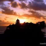 インドネシア  断崖絶壁に建つウルワツ寺院の絶景サンセット【バリ島】