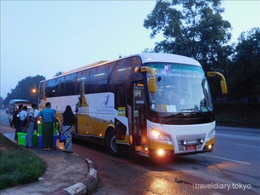 ミャンマー  マンダレー ⇒ ヤンゴン 3列シートの快適バスで移動